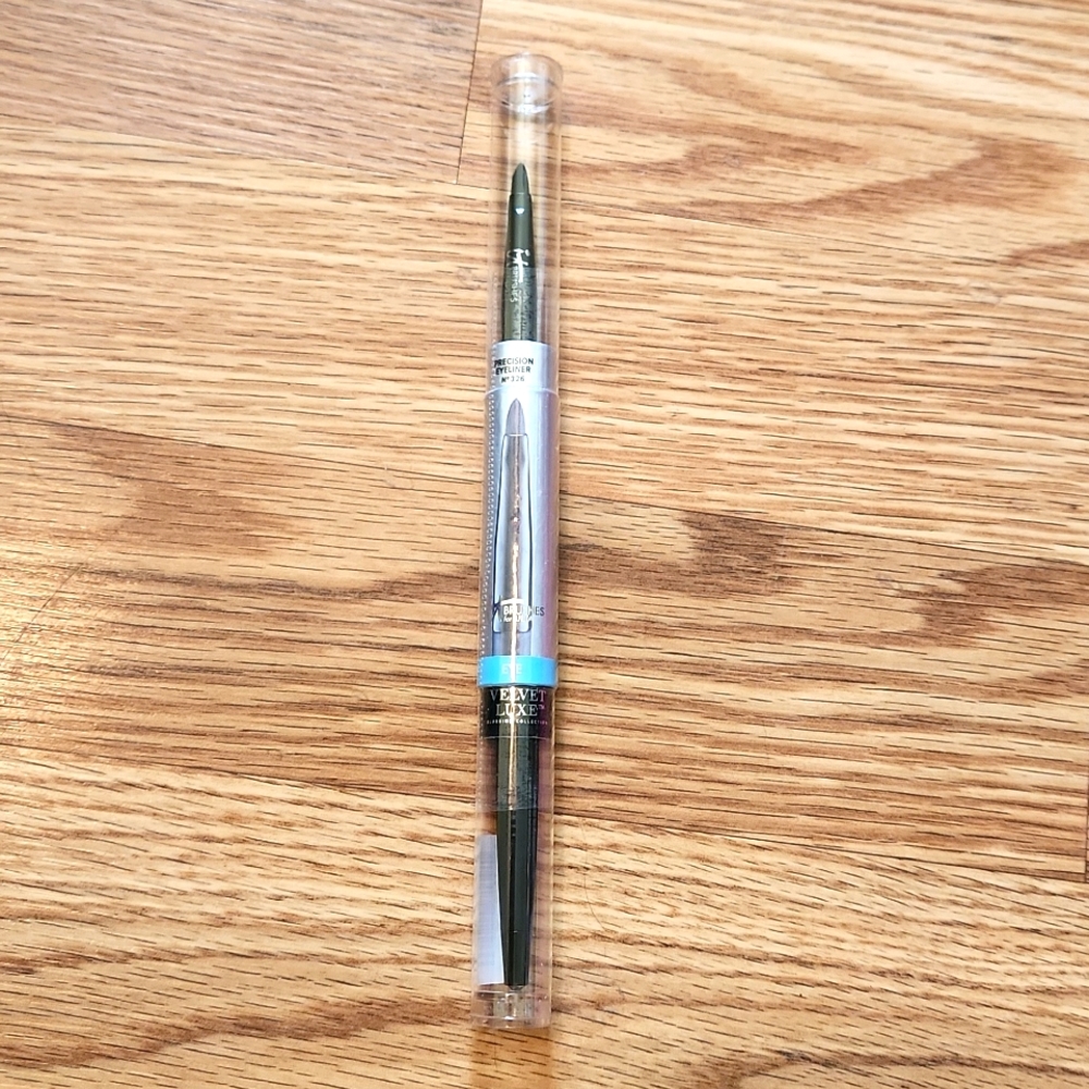 Velvet Luxe Precision Eyeliner Brush #326 - Picture 2 of 4